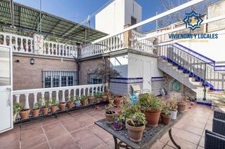 Maison jumelée à Bola de Oro. Casa singular en bola de oro