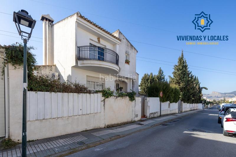 Foto 1d907a27-77ad-4bd3-8aab-7f9084418911. Chalet  independiente en esquina loma verde en Albolote
