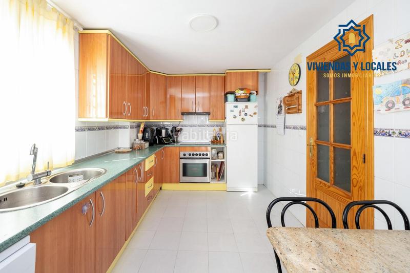 Foto b9d9c631-7f4e-47a2-9b6a-c36e8efa0989. Chalet  independiente en esquina loma verde en Albolote