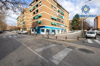 Local commercial  Felix rodriguez de la fue. Gran local junto a colegio el carmelo. ideal negocio, oficina u