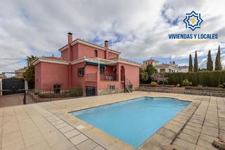 Chalet en Calle oporto 40. Chalet en viñas del rey, otura