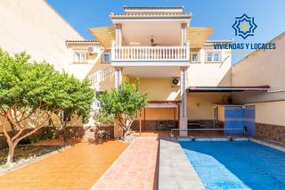 Maison jumelée à Santa Fe. Espectacular chalet adosado en santa fe  vega de granada!