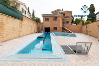 Chalet en Albolote. Vive el lujo y la seguridad en cortijo del aire, granada!