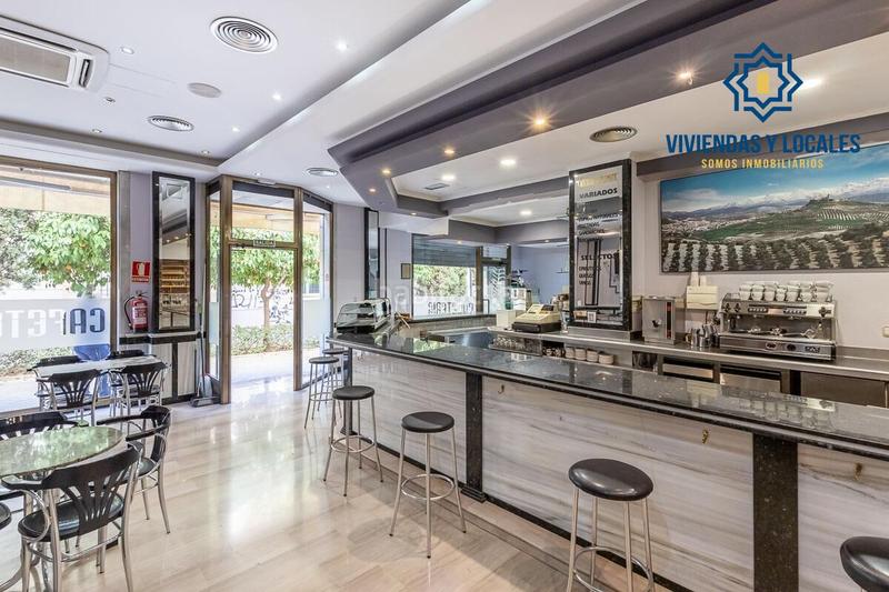 Foto 6331ec40-956a-488f-979f-d8ae43071247. Local comercial a calle rector lopez argueta 23 a Granada