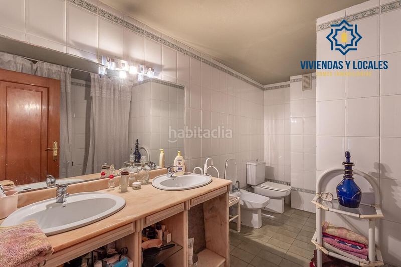 Foto 02de55dd-06ee-4139-b178-ef097d51f2a7. Piso exclusivo piso con jardín privativo en una de las mejores urbanizaciones en Granada
