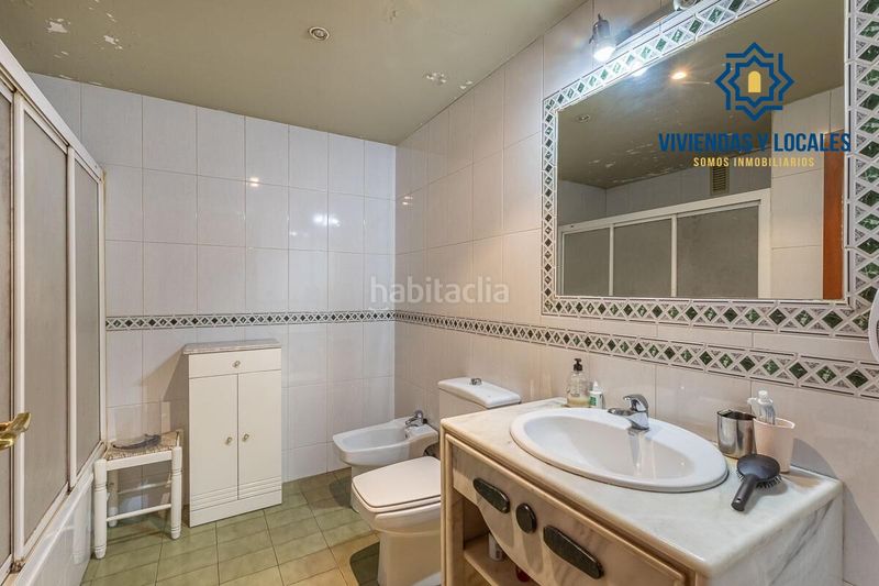 Foto 33ea8e42-263c-4341-93ac-42ddde6a3f9a. Piso exclusivo piso con jardín privativo en una de las mejores urbanizaciones en Granada