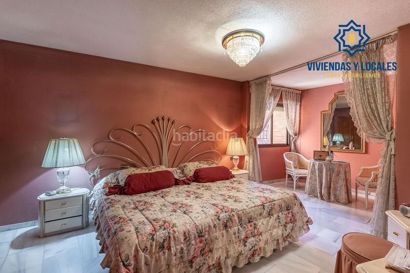 Foto 3e1d7aa6-cc85-4dda-b3fe-a8ca4e73a79d. Piso exclusivo piso con jardín privativo en una de las mejores urbanizaciones en Granada