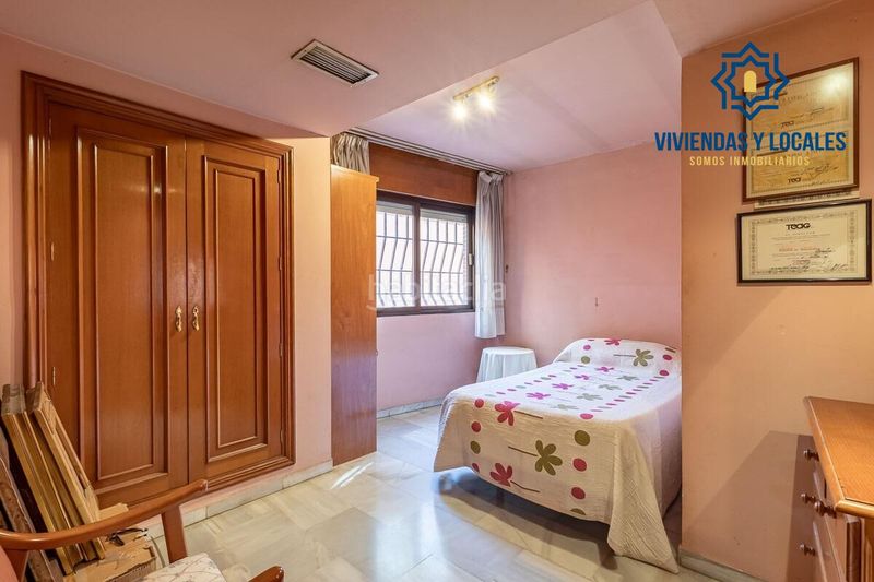 Foto e5fe905e-5c07-4c20-ac73-36d8a4f4c800. Piso exclusivo piso con jardín privativo en una de las mejores urbanizaciones en Granada