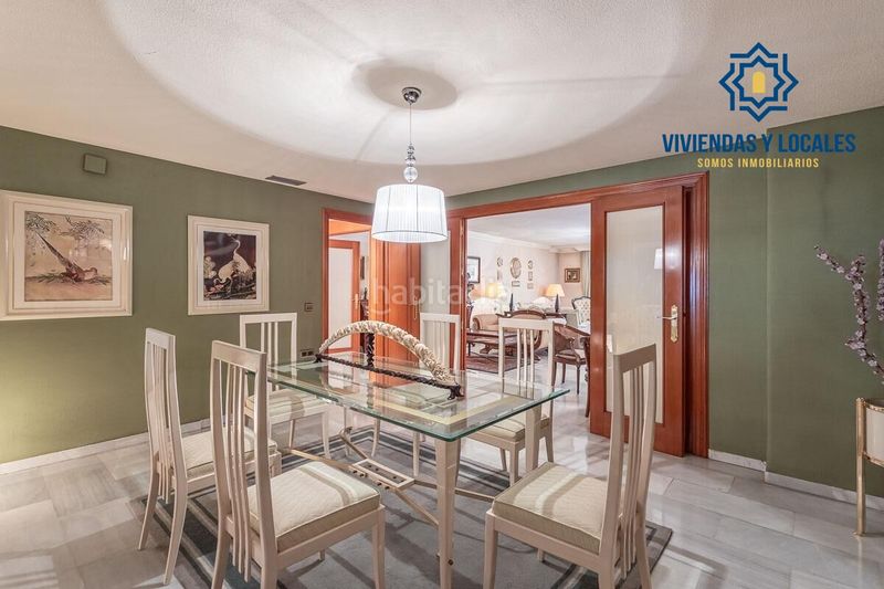 Foto e9e52c55-c11b-4781-8c94-874cd18a1e60. Piso exclusivo piso con jardín privativo en una de las mejores urbanizaciones en Granada