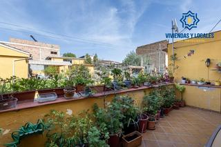 Pis  Calle encantado. Pisazo con terraza y residencial con piscina en ogijares!