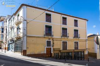 Edifici  Calle fuerte. Espectacular edificio a 3 calles con vivienda y locales comercia