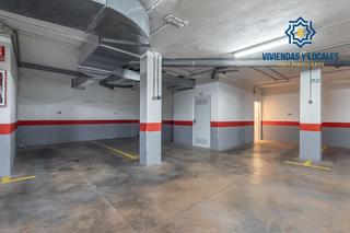 Parking coche en Centro - Sagrario. Garaje mas trastero junto gran via
