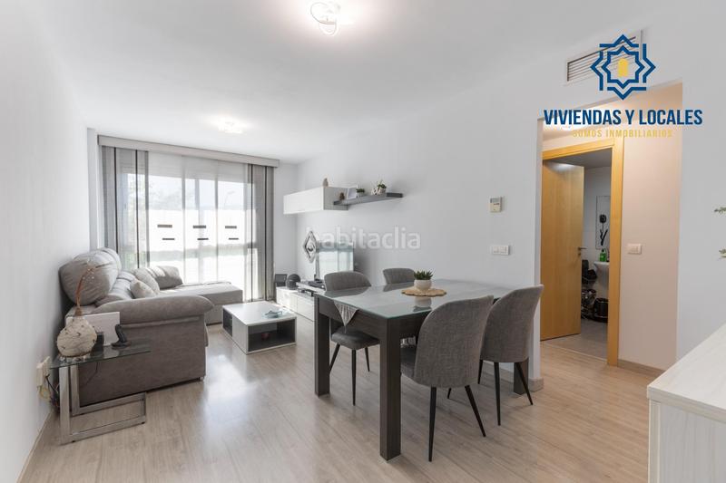 Foto 0106ab75-8b7f-4ffb-b0fd-a91f2a452e72. Piso en calle de circunvalación 3 piso de 2 dormitorios con garaje y trastero en la mejor zona . en Alhendín