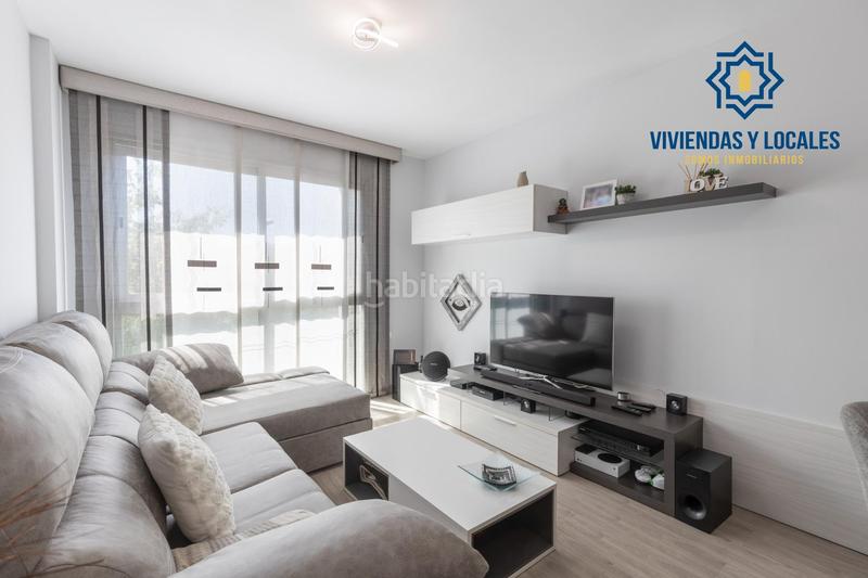 Foto 2b92493f-9342-40ea-b4e2-0fc9dec77827. Piso en calle de circunvalación 3 piso de 2 dormitorios con garaje y trastero en la mejor zona . en Alhendín