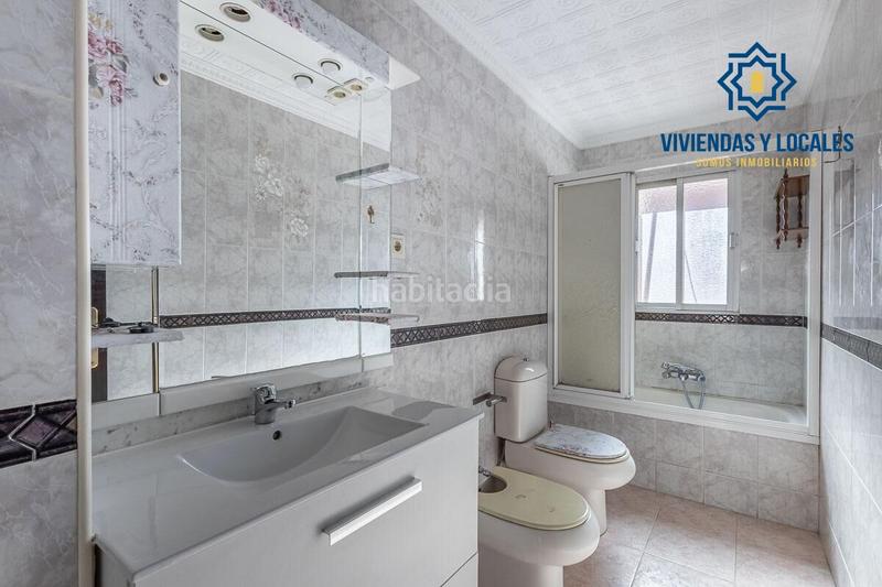 Foto 38f9b3ad-cecc-42e6-8e20-1615f19f0342. Casa adosada adosado con dos viviendas independientes ideal para vivir o invertir! en Armilla