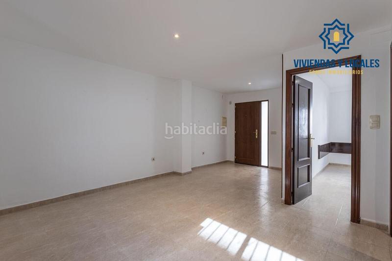 Foto 83acb27e-7690-4234-9760-1f3c123c23a2. Casa adosada adosado con dos viviendas independientes ideal para vivir o invertir! en Armilla