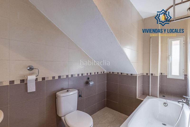 Foto d6bae9e8-a52e-439b-8ebd-8b08a0afaae7. Casa adosada adosado con dos viviendas independientes ideal para vivir o invertir! en Armilla