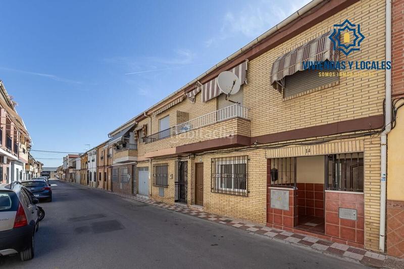 Foto d7fa77e5-b161-4012-8ad5-9cb14486b198. Casa adosada adosado con dos viviendas independientes ideal para vivir o invertir! en Armilla