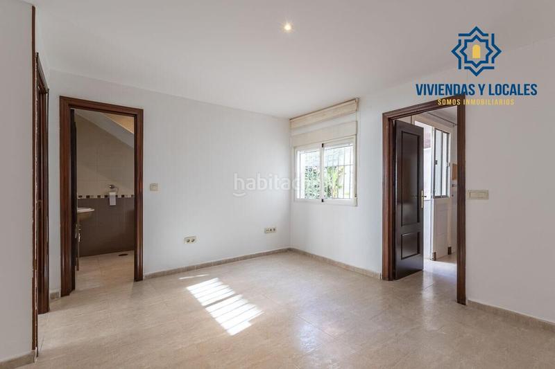 Foto db4ba814-ffb0-45c9-86eb-71b8b9f4ef48. Casa adosada adosado con dos viviendas independientes ideal para vivir o invertir! en Armilla