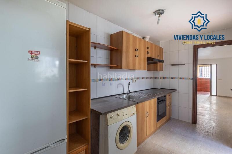 Foto e7d67973-ab66-47d2-9886-549584812d5e. Casa adosada adosado con dos viviendas independientes ideal para vivir o invertir! en Armilla