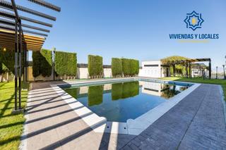 Casa adossada  Calle de la longuera. Casa en las gabias, urb. privada con piscina y zonas verdes