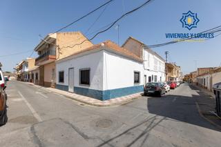 Casa a Parque de la Ermita. Casa en planta baja  garaje  patio para reformar!
