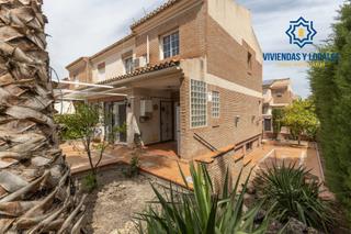 Maison jumelée à Huétor Vega. Magnifica casa pareada en la mejor zona residencial de huetor ve
