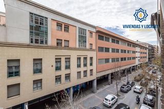 Appartement à Camino de Ronda. Amplio piso en pedro antonio de alarcon