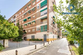 Appartement à Calle san julián 18. Fantastico piso exterior junto a trauma!!!!!!!!