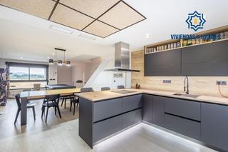 Casa adossada  Avenida los claveles. Impresionante casa con calidades top y completa de extras en mar
