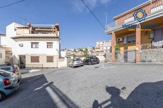 Pis a Calle higueras 16. Gran piso en el centro del barrio de monachil