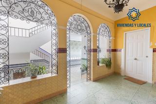 Building in Beteta 36. Edificio en venta completo junto a gran vía bajo albaicín