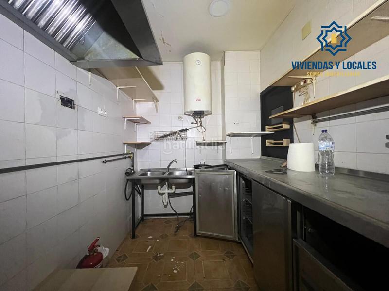 Foto 2fa0152d-f334-4c1a-a229-f2190d097a33. Alquiler local comercial local disponible con licencia de hostelería junto a puentezuelas en Granada