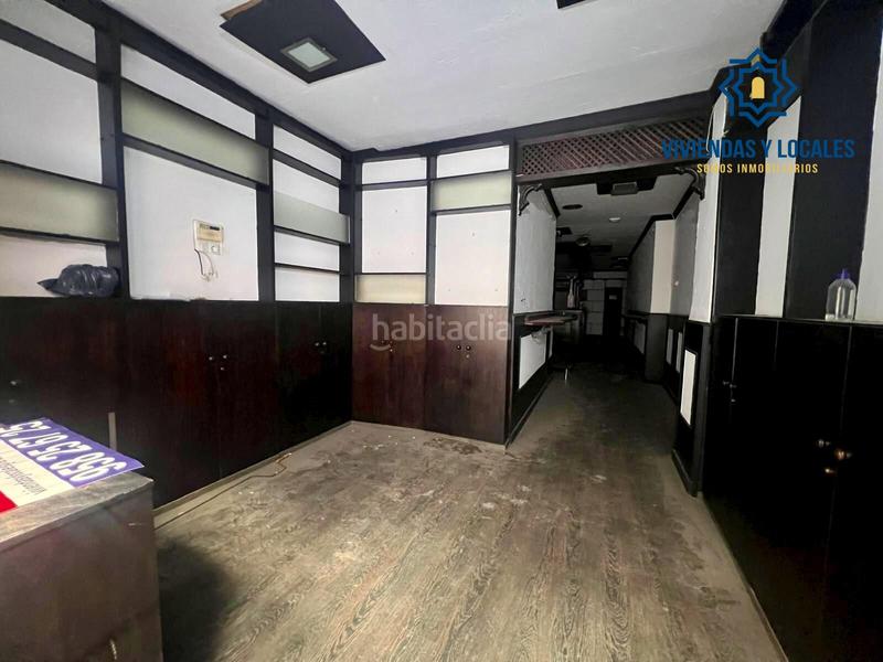 Foto fbd1cfdd-b9ab-48df-8fe3-9c118e0ebba8. Alquiler local comercial local disponible con licencia de hostelería junto a puentezuelas en Granada
