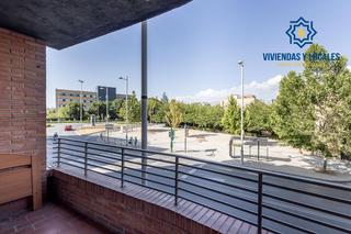 Appartement à Plaza de Toros. Amplio y luminoso piso en centro de granada, ideal para tu nueva