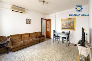 Pis a Calle santa adela 48. Se vende piso en el zaidin