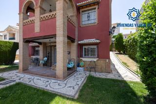 Chalet à Barrio de la Vega. Exclusivo chalet en barrio de la vega  monachil