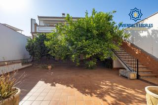 Reihenhaus in Leones 16. Oportunidad de compra en albolote.