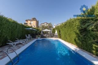 Chalet  Avenida avenida del carmen, 15. Estupendo chalet