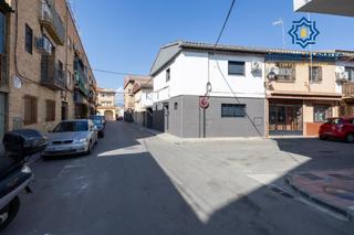 Maison à San Antón. Vivienda totalmente reformada en el centro de armilla, lista par
