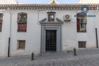 Edifici a Del pescado 5. Edificio en venta junto al salón