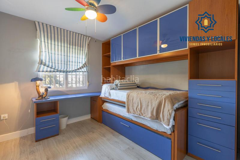 Foto 48d4d009-c99b-4605-a427-47645ed2e0f5. Chalet  en venta en la zubia con licencia turística en Zubia (La)