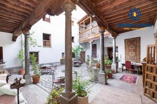 Edifici  De los arremangados. Se vende un palacio con alma en el corazón del albaicín