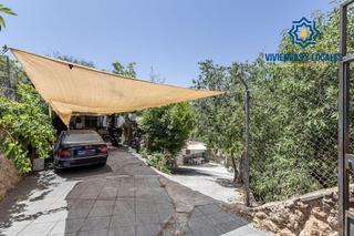 Masia a Barrio de la Vega. Finca con dos viviendas independientes y gran piscina en los lla