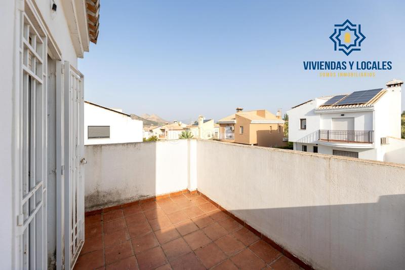 Foto e61ab2f4-cde5-4ef8-bcdb-91c9e8e124bb. Chalet  con gran parcela y piscina en loma verde, en Albolote