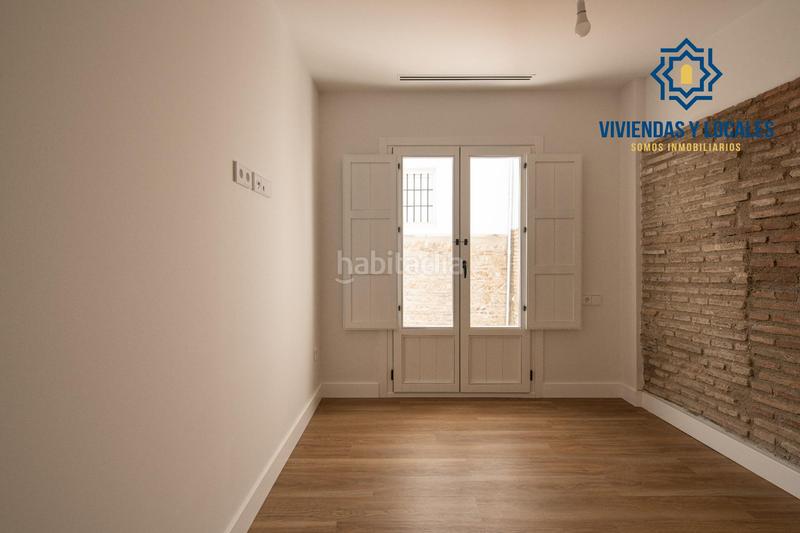 Foto 5c92db10-1bd4-49e4-8cbd-a204e3a270f5. Piso horno de vidrio, monte de piedad 7 y 9 b en Granada