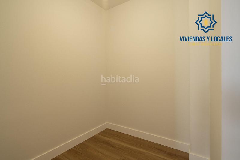 Foto aeaba607-28d5-46e8-b82f-b13314b42489. Piso horno de vidrio, monte de piedad 7 y 9 b en Granada