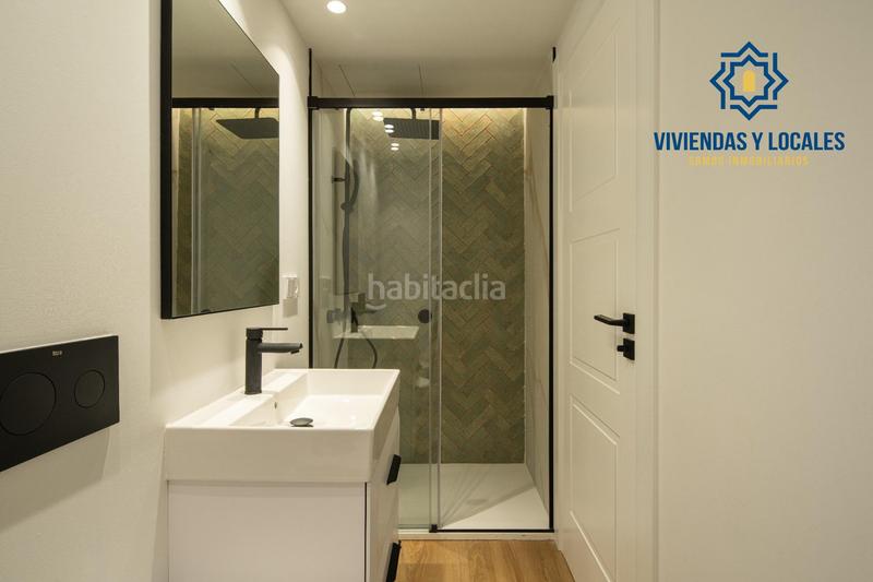 Foto ba4f0372-2686-4fae-b66c-de7590cb0f43. Piso horno de vidrio, monte de piedad 7 y 9 b en Granada