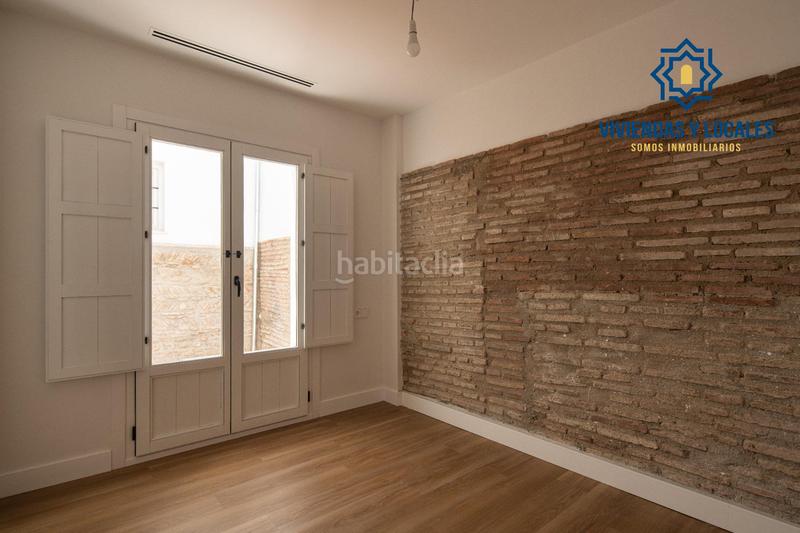 Foto ca2797bc-df18-458b-8022-69e75eb175c7. Piso horno de vidrio, monte de piedad 7 y 9 b en Granada