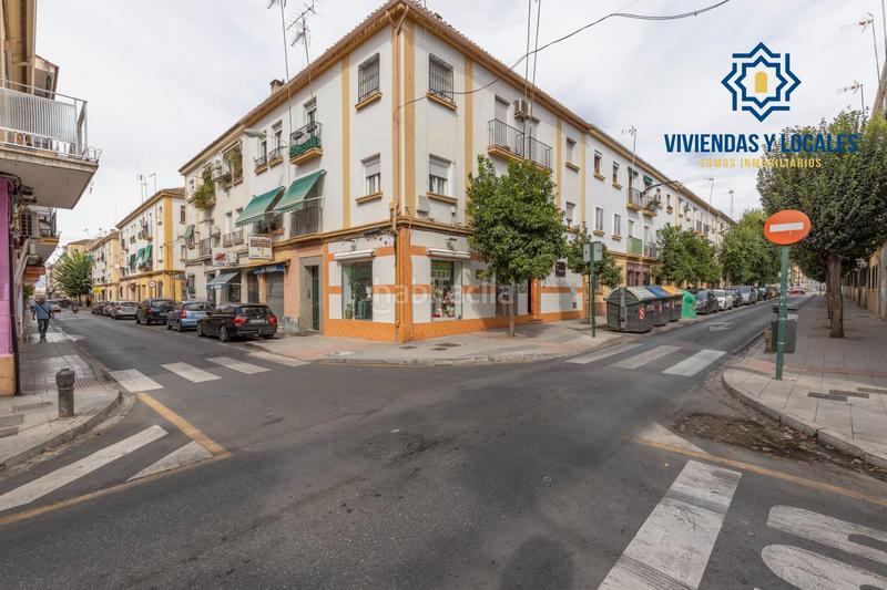 Foto 2393501b-a791-48a5-9b30-e01f8c5193c5. Piso en calle arzobispo guerrero 14 piso haciendo esquina en la calle comercial del barrio de la chana en Granada